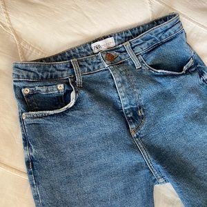 ZARA SLIM FIT BOYFRIEND JEANS - SIZE 28